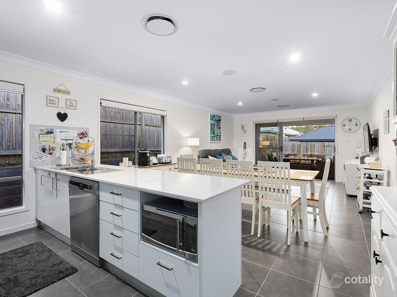 9 Eccles St, South Ripley, QLD 4306