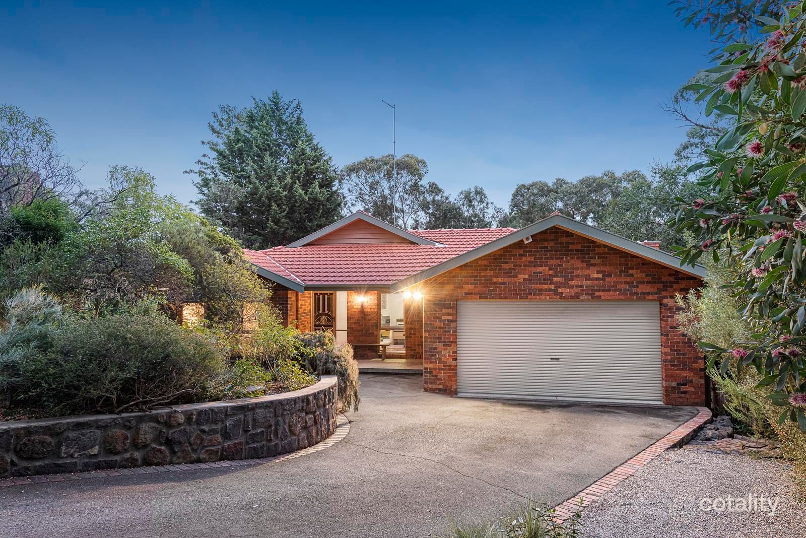 24 Ridgeview St, Eltham, VIC 3095