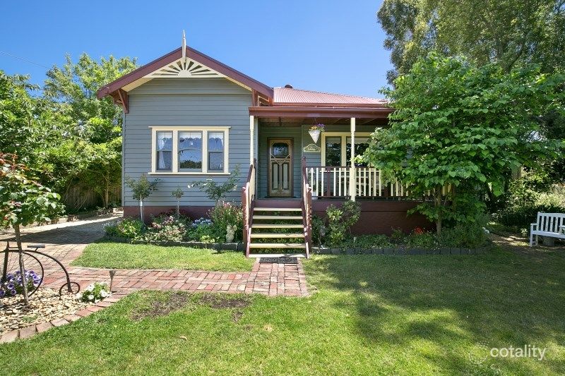 10 Clare St, Croydon South, VIC 3136