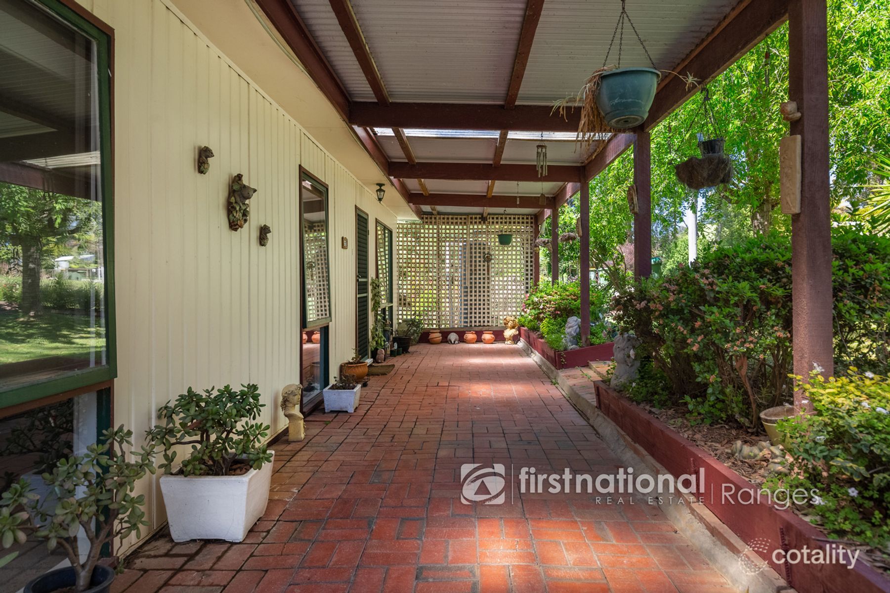 25 Hazel St, Cockatoo, VIC 3781
