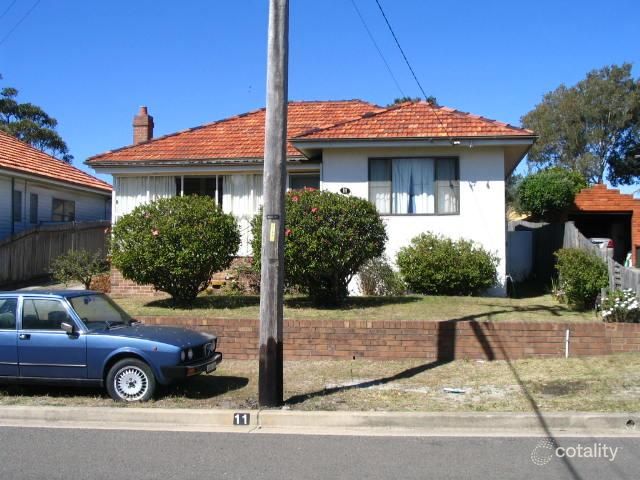 11 Warburton St, Chifley, NSW 2036