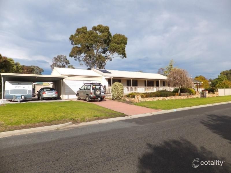2 Lake Cove Ct, Newlands Arm, VIC 3875