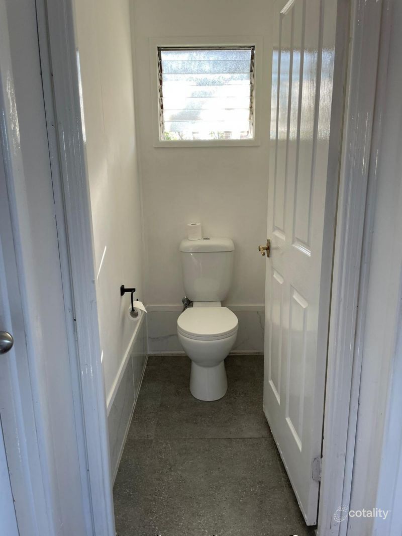 49 Ridgeway Ave, Southport, QLD 4215