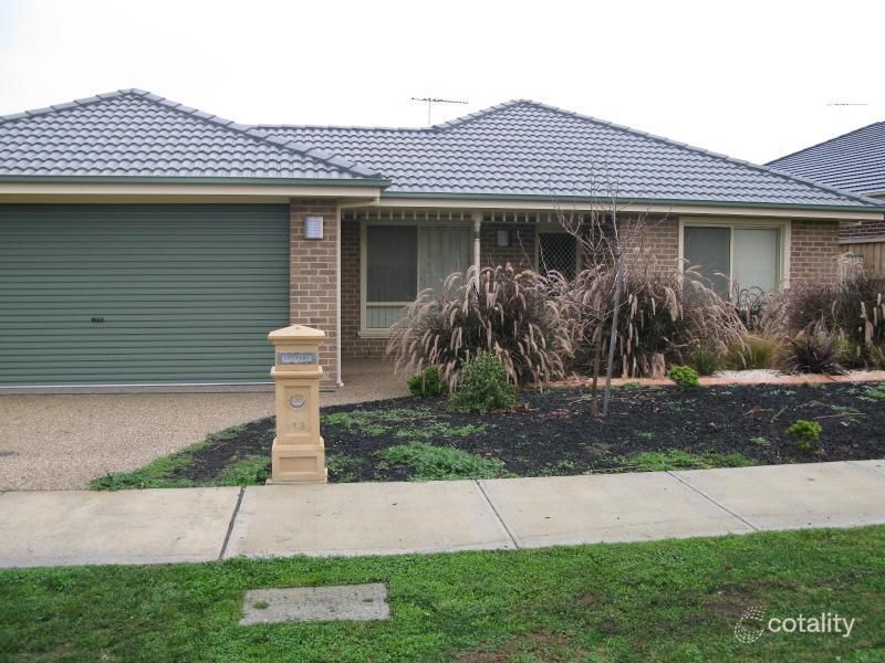 13 Atkinson Dr, Berwick, VIC 3806