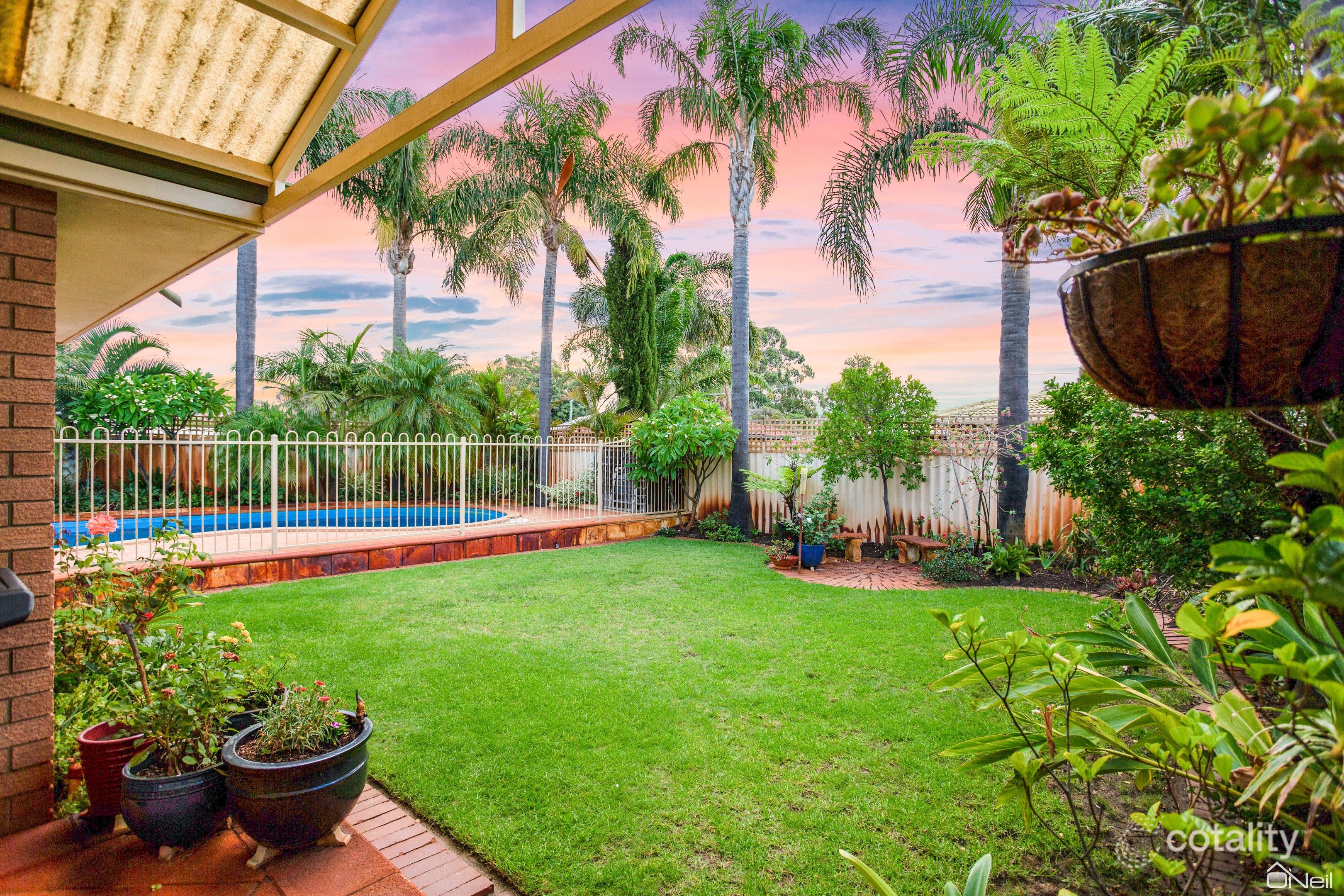 61 Tewson Rd, Camillo, WA 6111