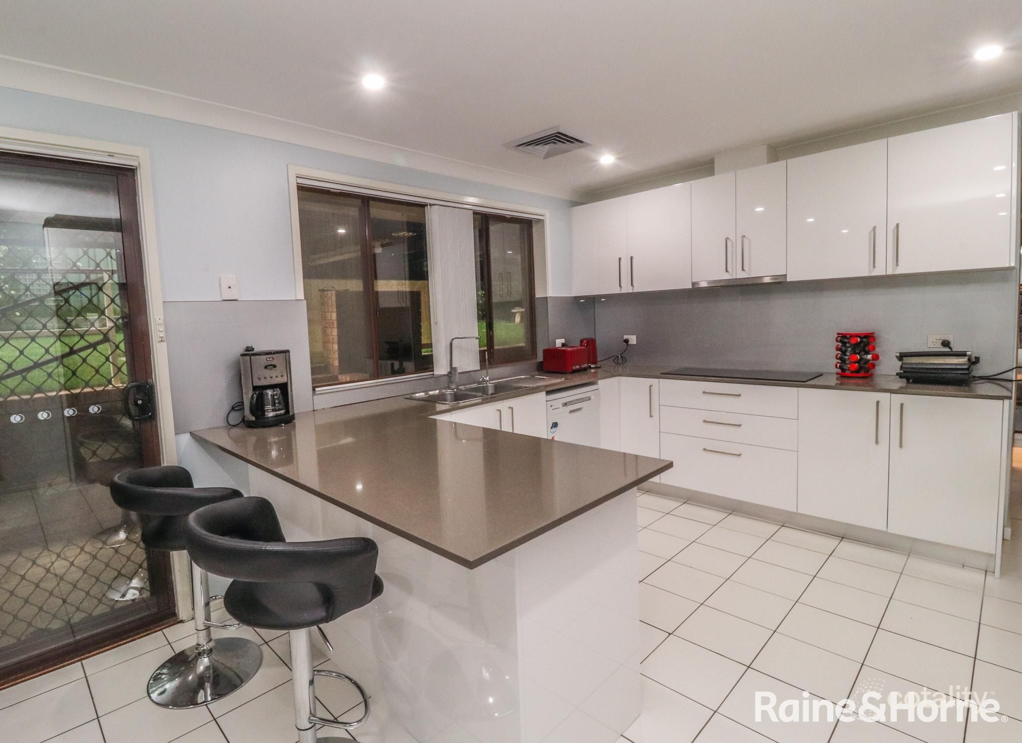 15 Stranraer Dr, St Andrews, NSW 2566