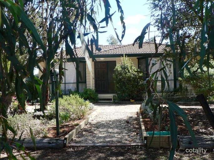 9 Clifton Dr, Lancefield, VIC 3435