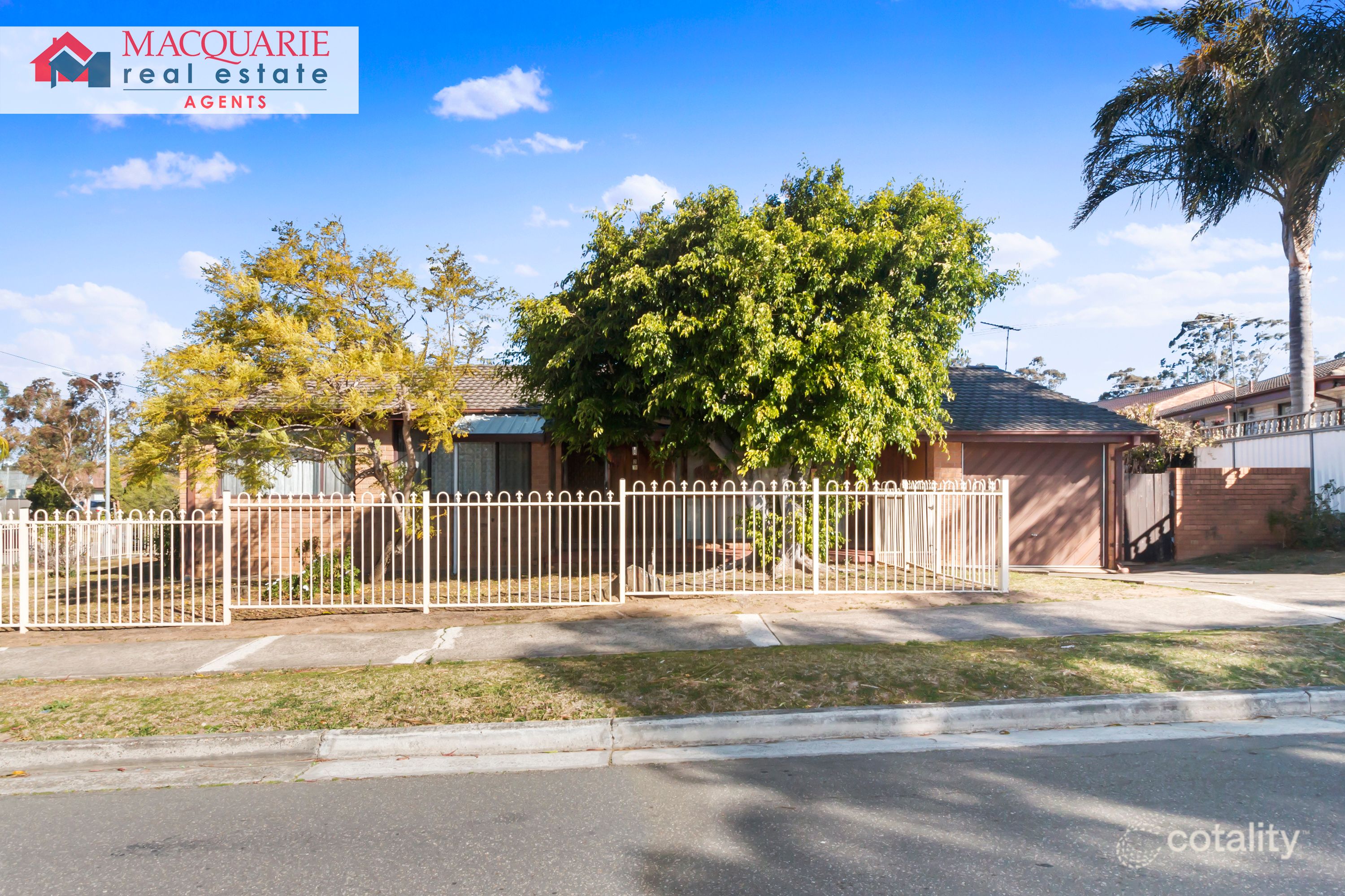 2 Robinson Cl, Lurnea, NSW 2170