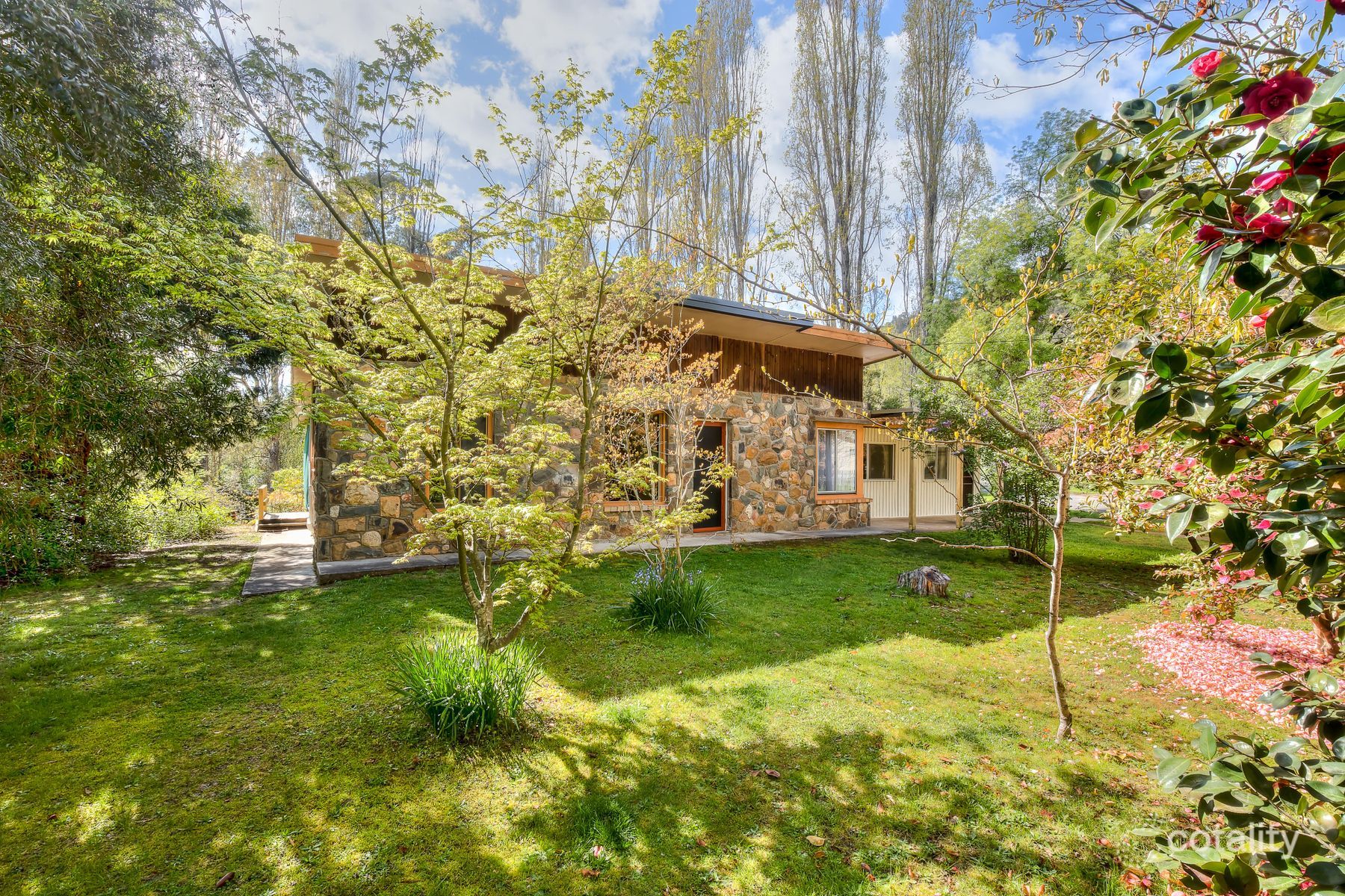 28 Bakers Gully Rd, Bright, VIC 3741