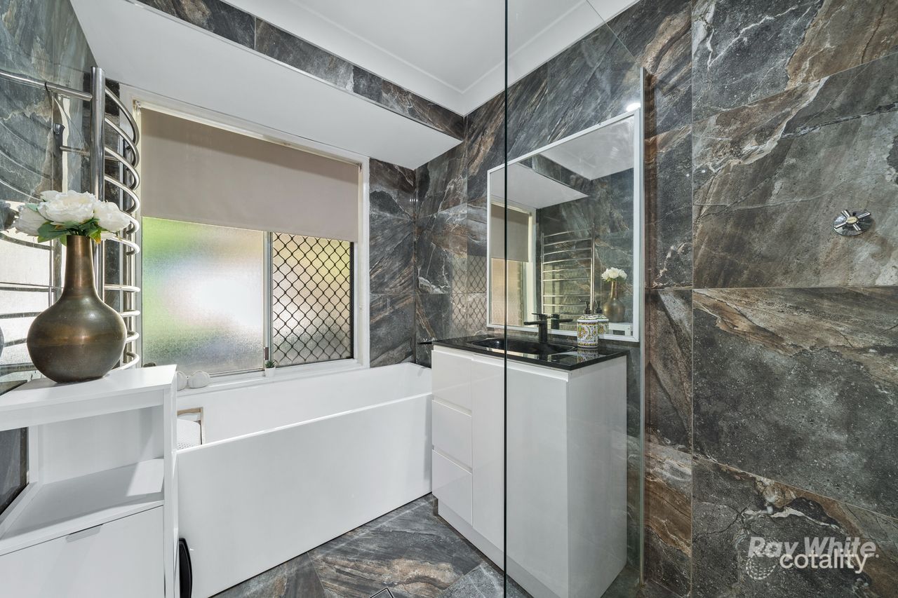21 Farrow St, Daisy Hill, QLD 4127
