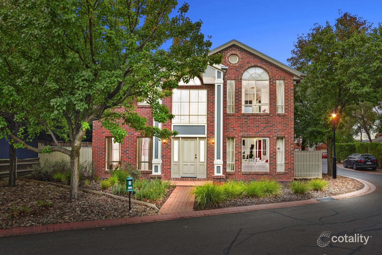 1 Saxonwood Dr, Vermont South, VIC 3133