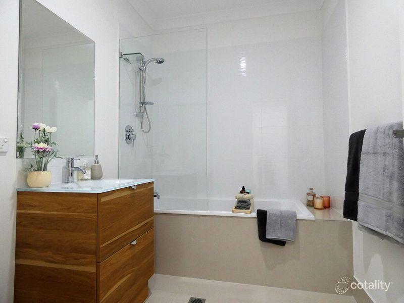 1/8 Xenia St, Pimpama, QLD 4209