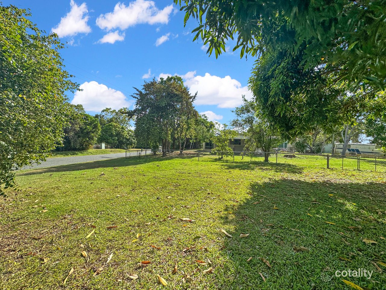 54 Crescent St, Armstrong Beach, QLD 4737