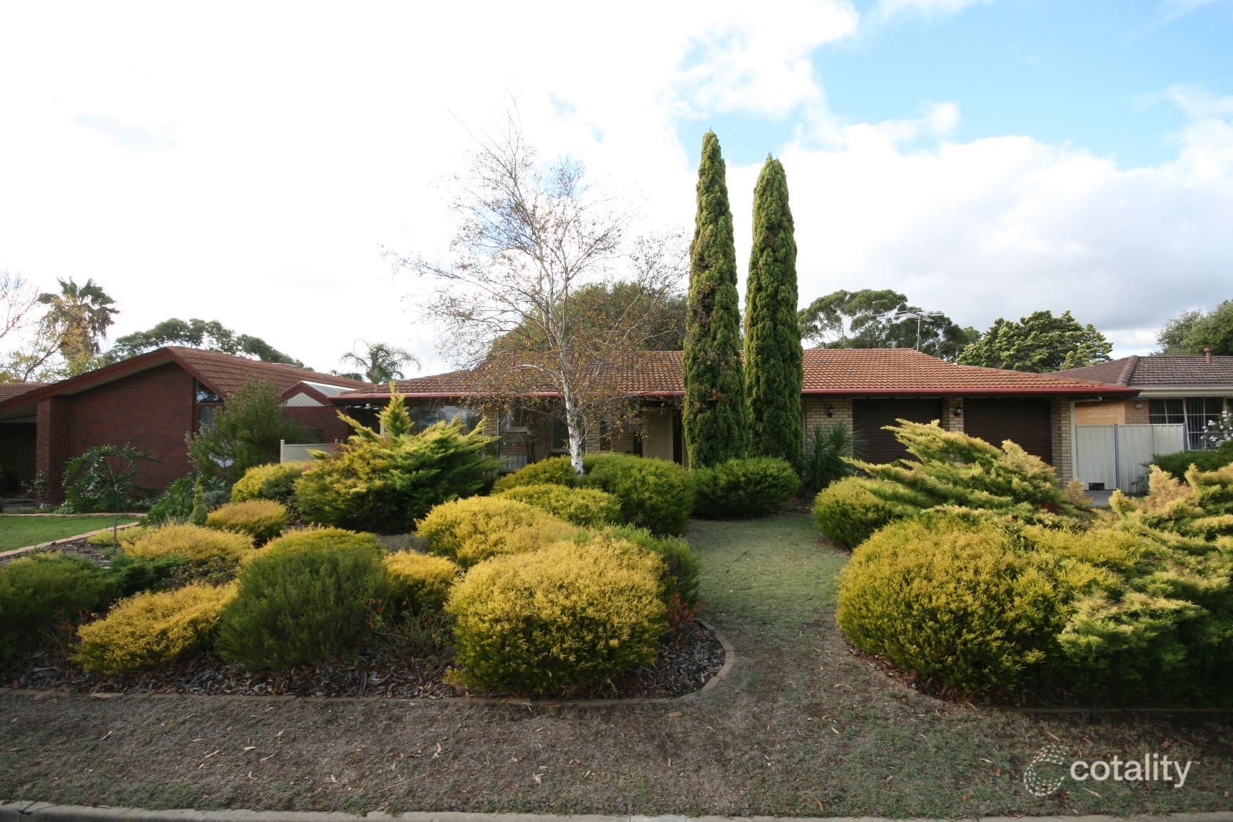 17 Jade Cres, Aberfoyle Park, SA 5159