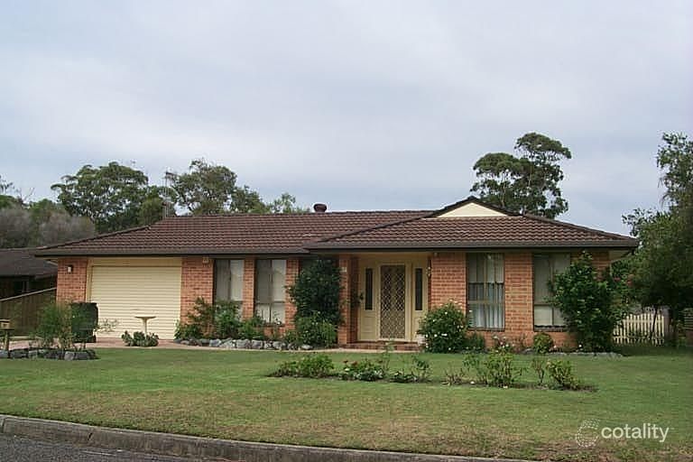 37 Evans St, Lake Cathie, NSW 2445