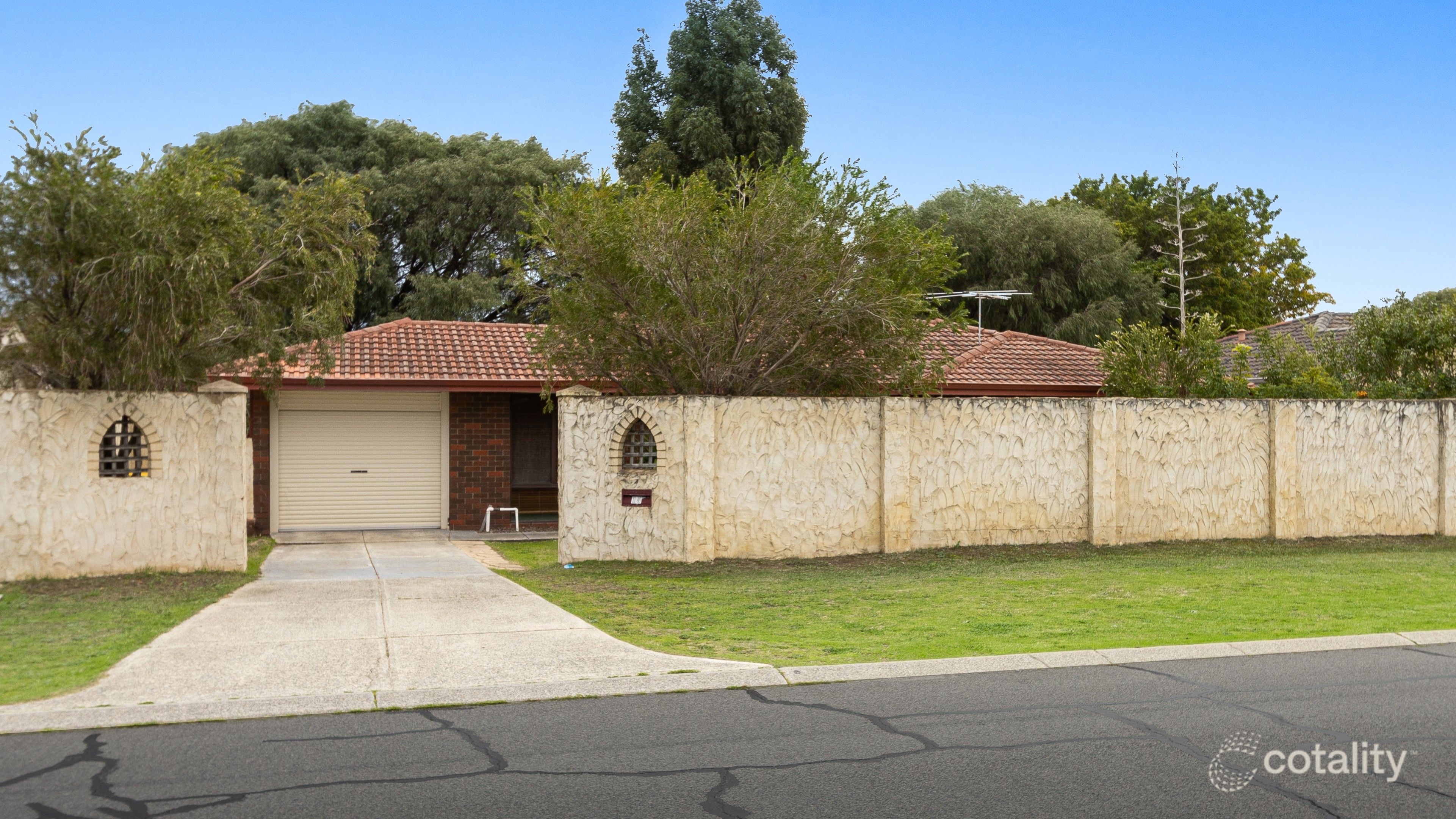 15 Jubilee Dr, Waikiki, WA 6169