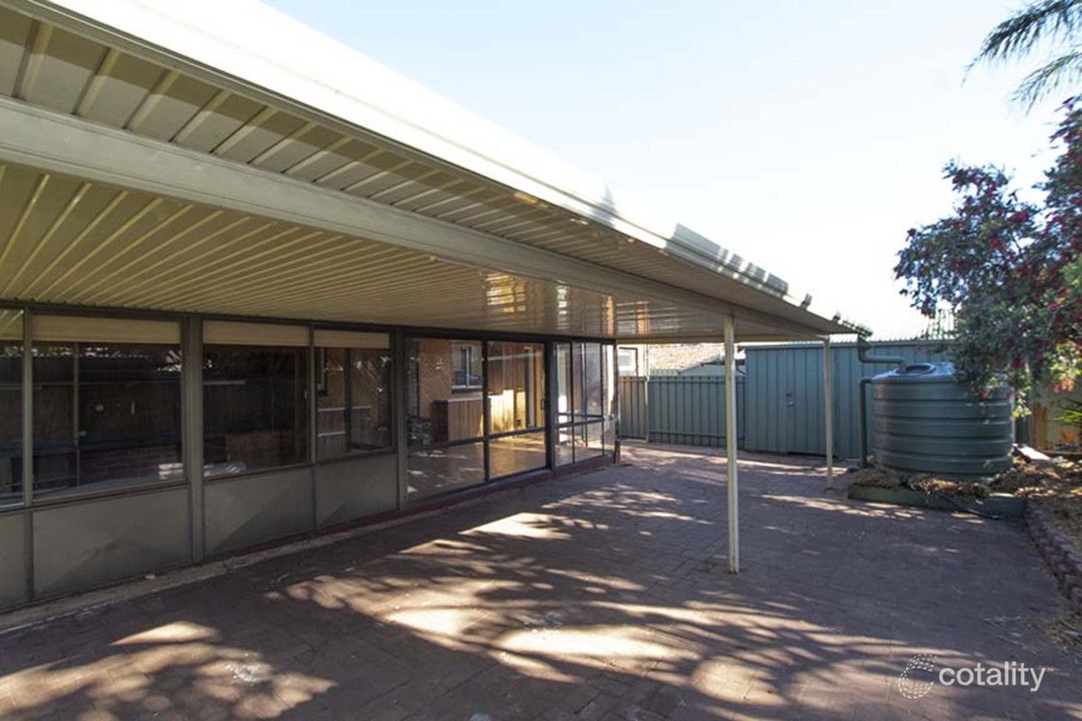 12 Carbenet Dr, Hackham, SA 5163