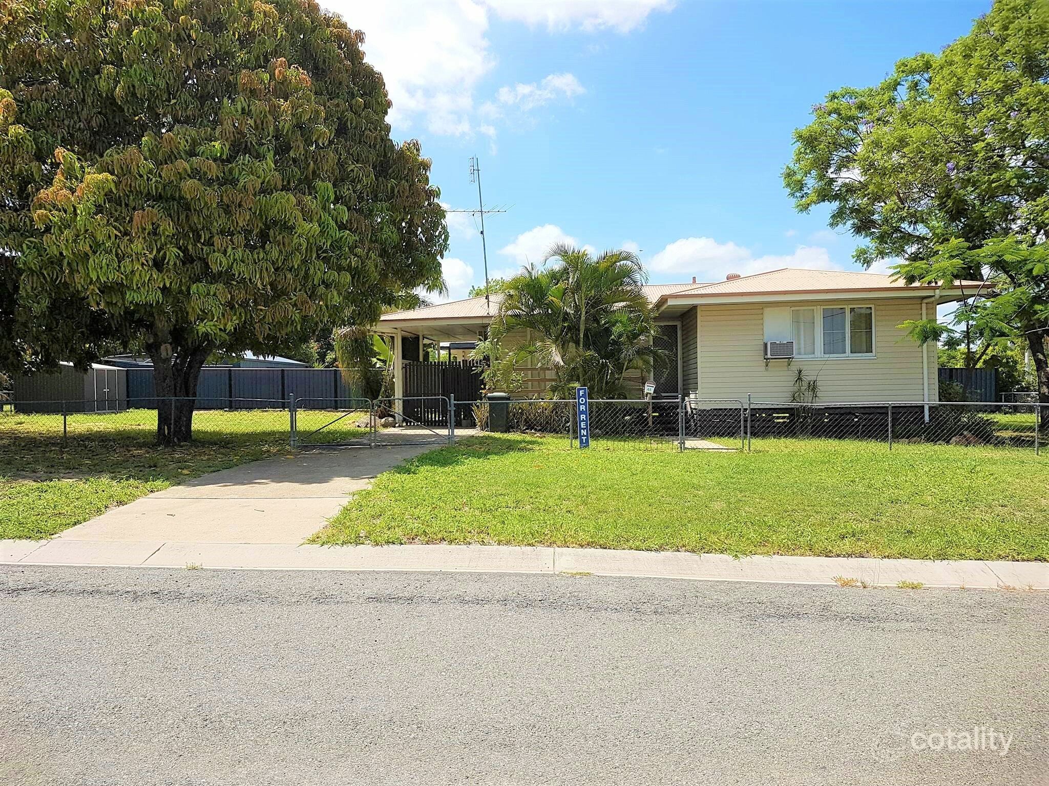 48 Davey St, Moura, QLD 4718