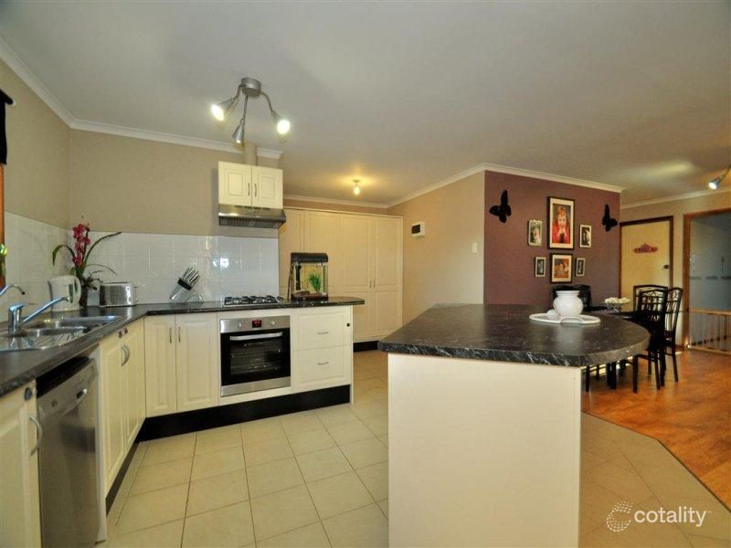 18 Osmund Cres, Christie Downs, SA 5164
