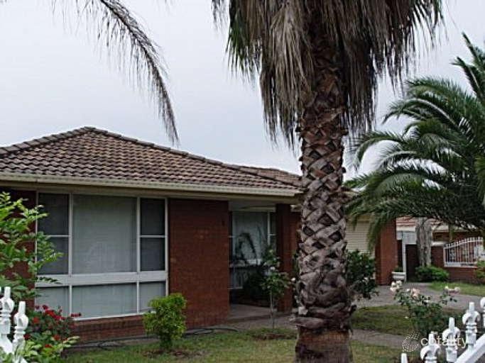 37 Pine Rd, Casula, NSW 2170