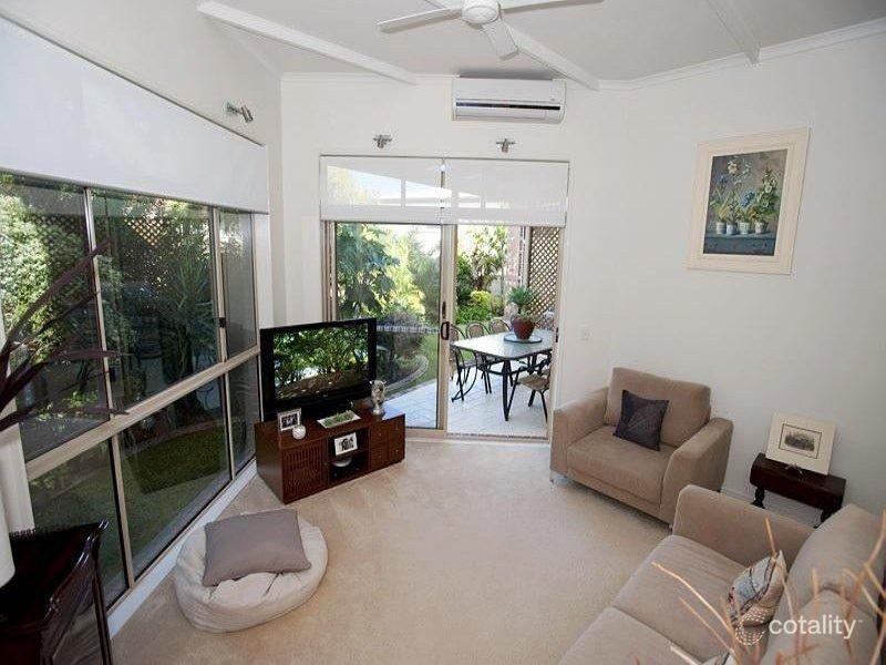 2/1 Barnes Dr, Buderim, QLD 4556