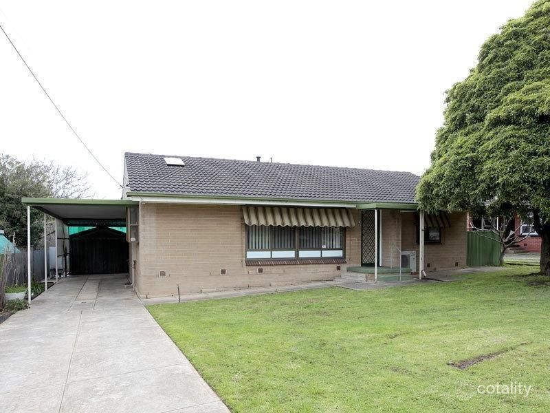15 Adrian St, Christie Downs, SA 5164