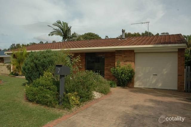 7 Fiona Cres, Lake Cathie, NSW 2445