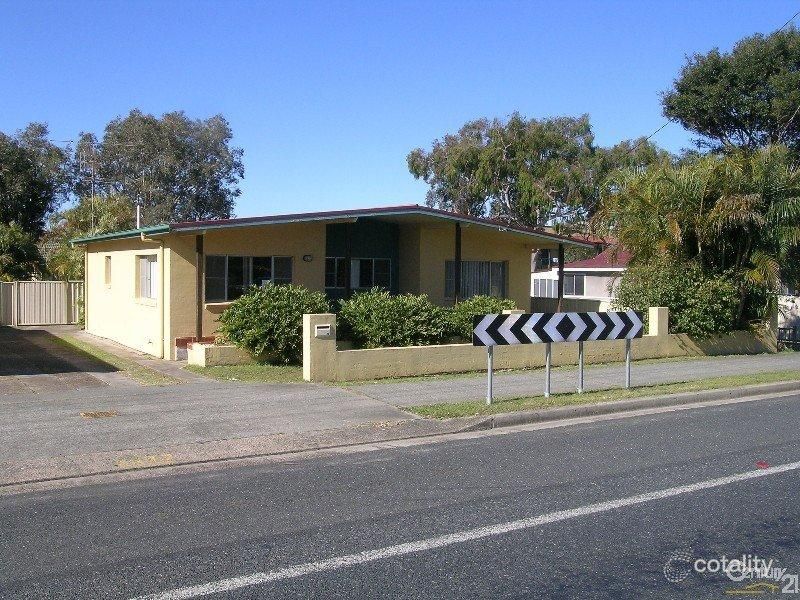 20 The Lakes Way, Forster, NSW 2428