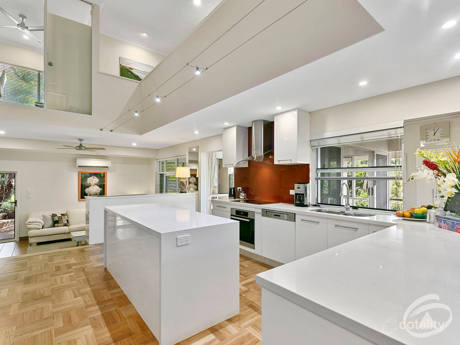 2 Strutton Pl, Mooroobool, QLD 4870