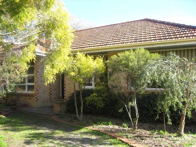 11 Catherine St, Clapham, SA 5062