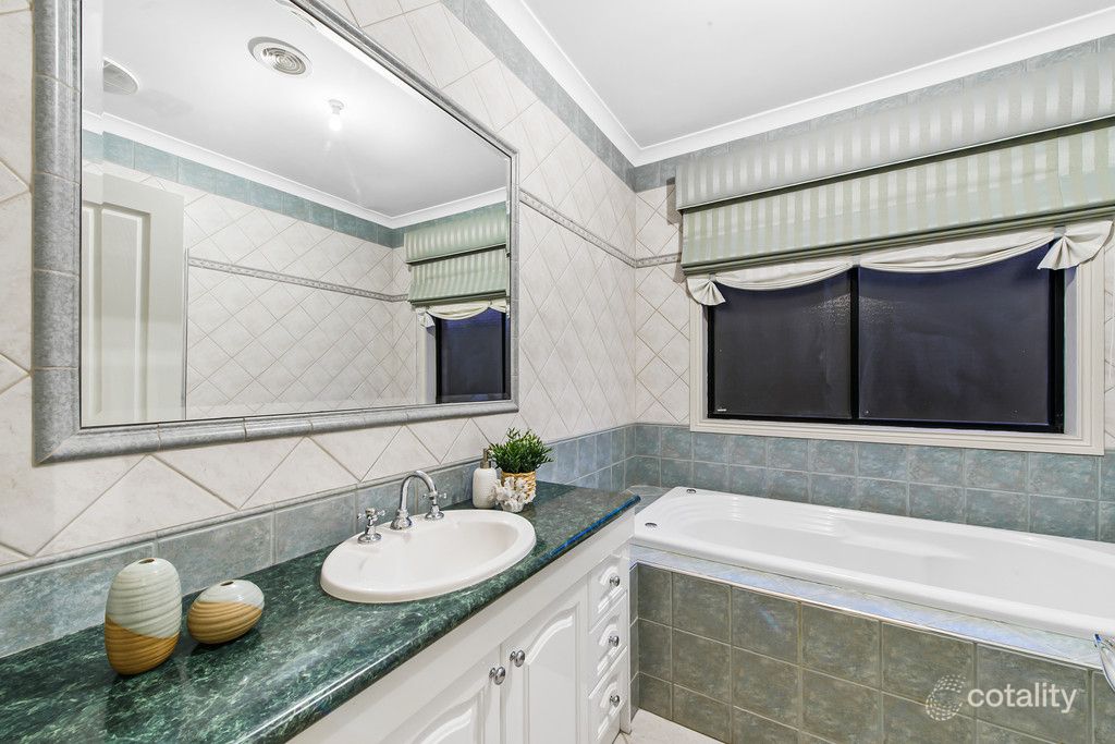 24 Cassinia Cl, Delahey, VIC 3037