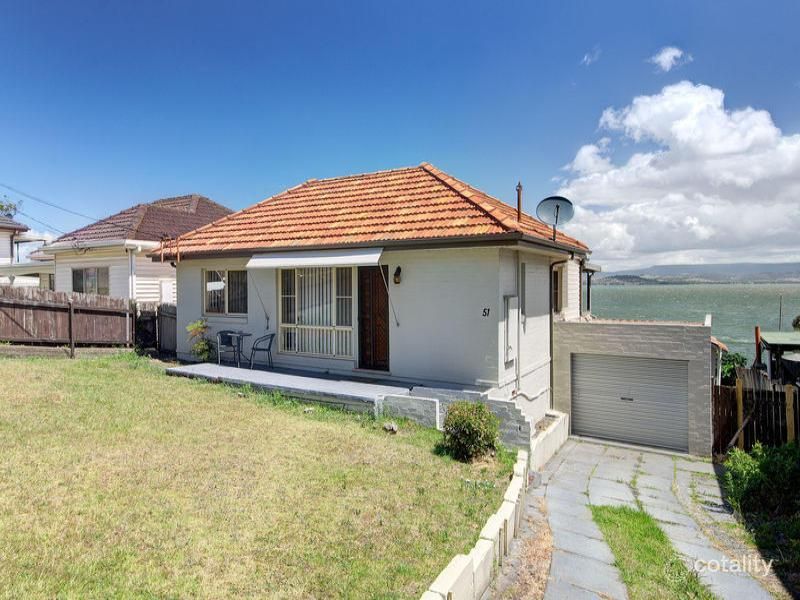 51 Northcliffe Dr, Lake Heights, NSW 2502