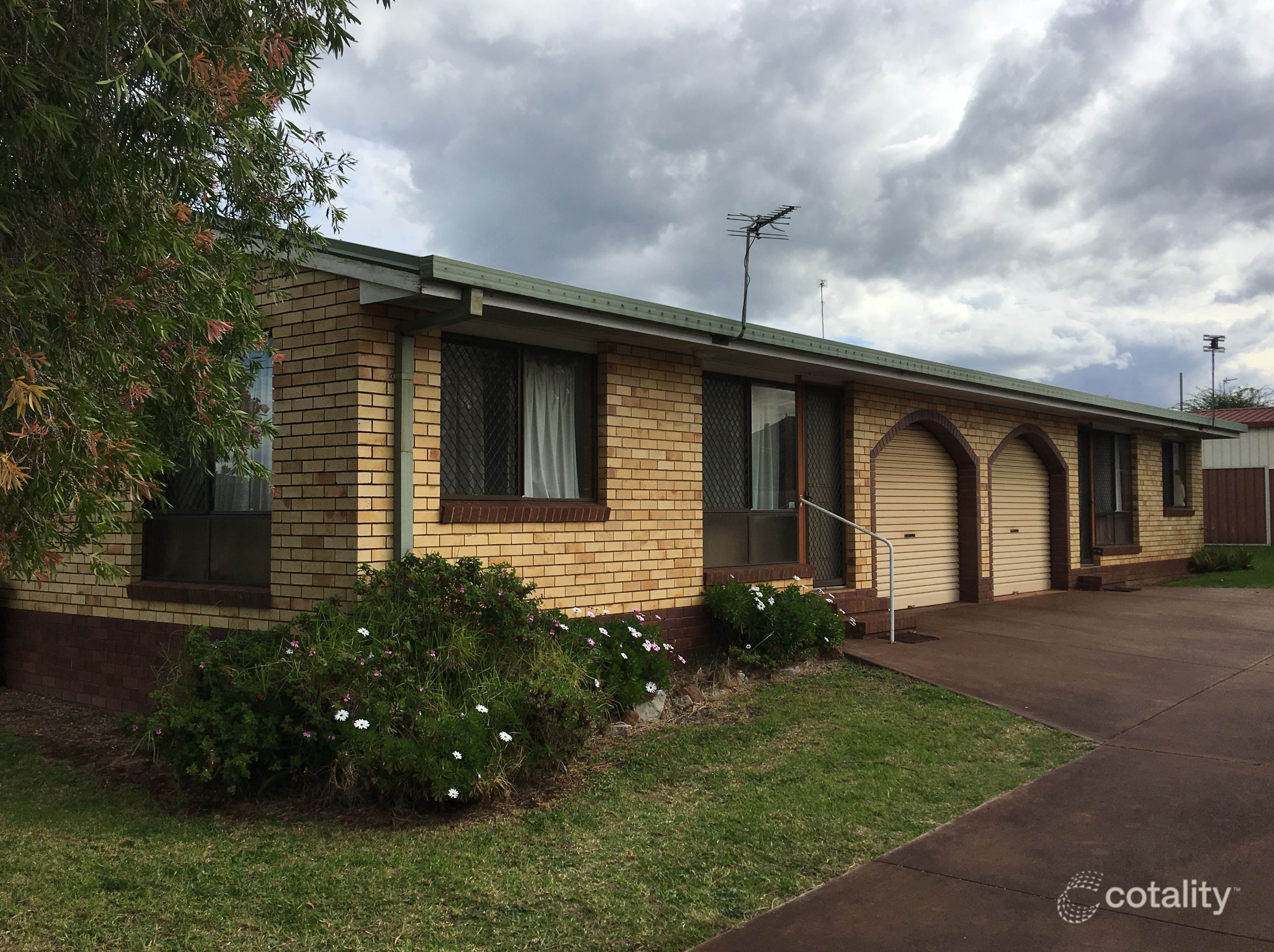 13 Burton St, Harristown, QLD 4350