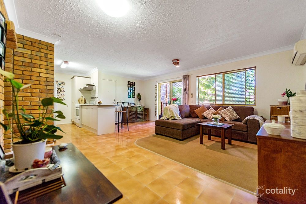 4/4 Rolan Ct, Palm Beach, QLD 4221