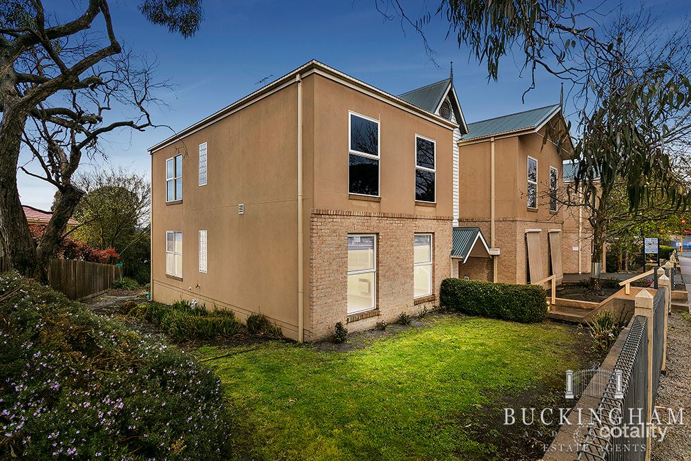 1/2 Grand Bvd, Montmorency, VIC 3094