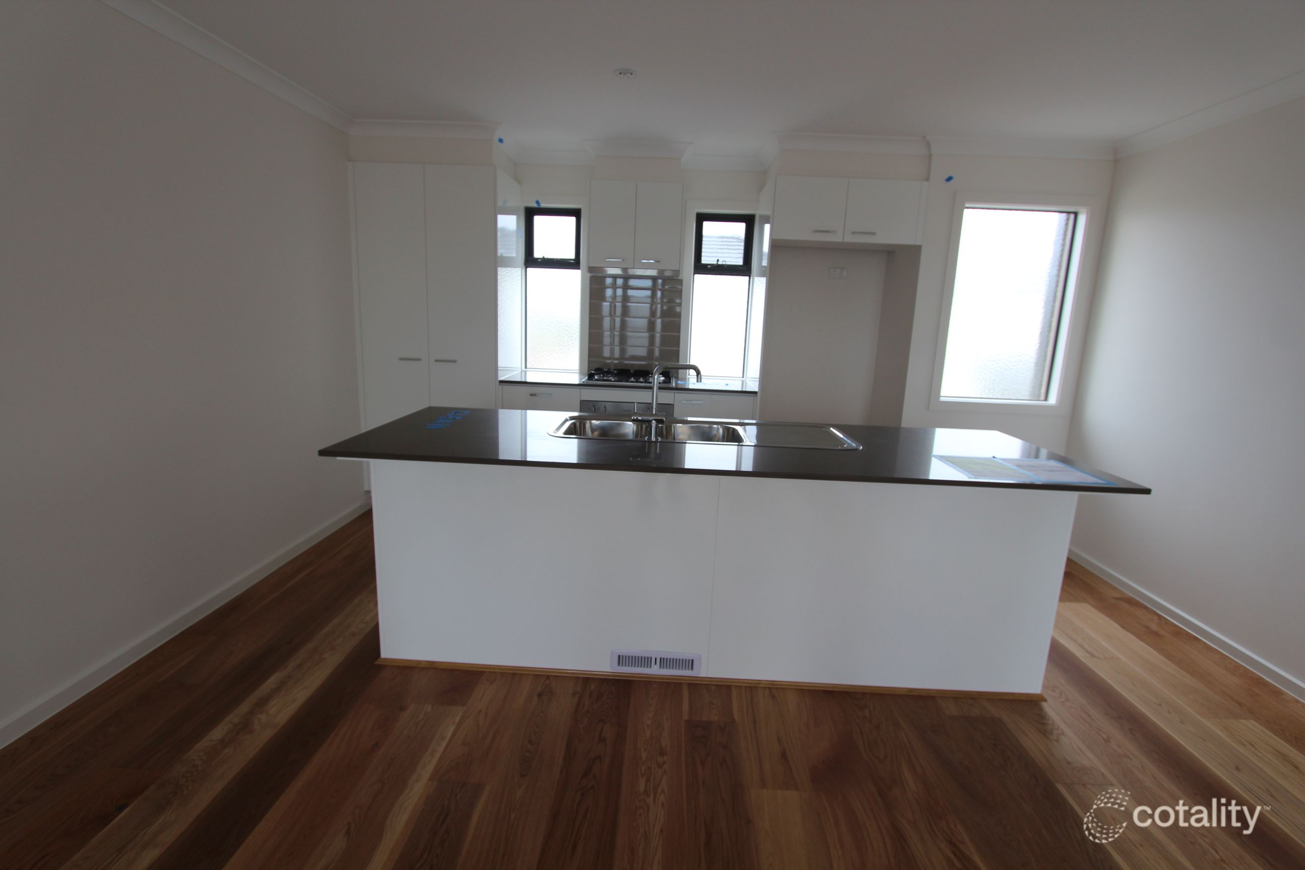 16/17 Golden Elm Way, Lyndhurst, VIC 3975