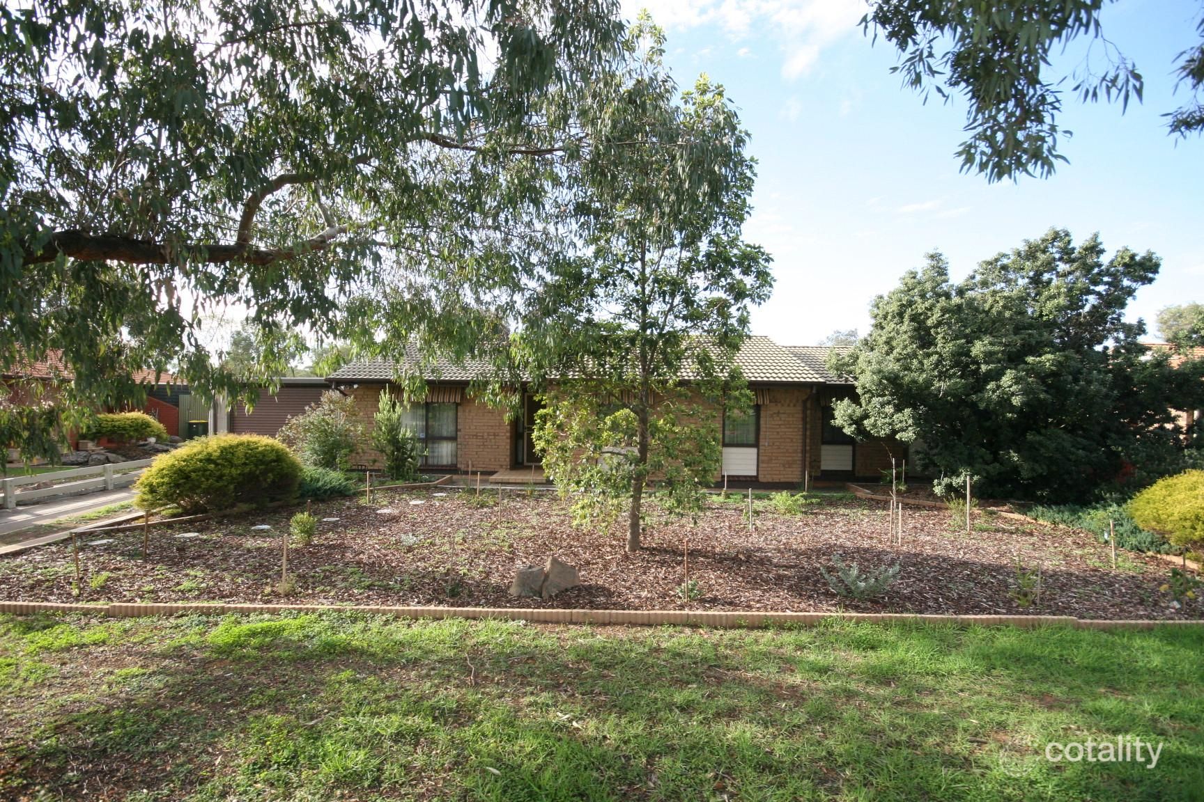 18 Laurel Cres, Parafield Gardens, SA 5107