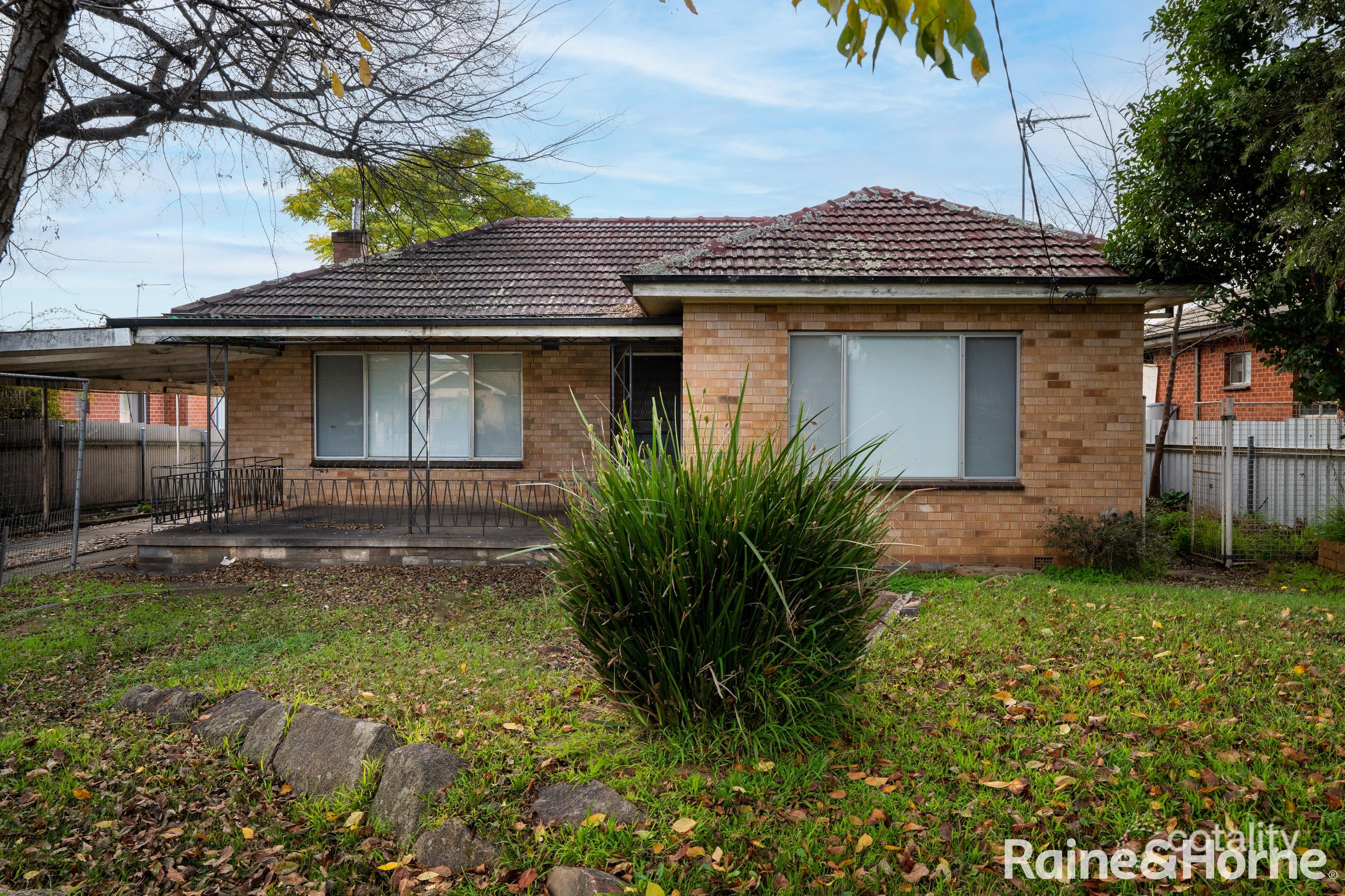 19 Bruce St, Tolland, NSW 2650