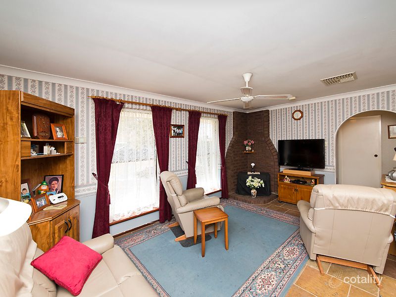 24 Haselmere Crcs, Rockingham, WA 6168