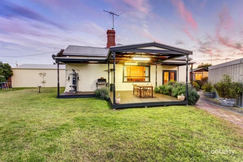 76 Breakwater Rd, Breakwater, VIC 3219