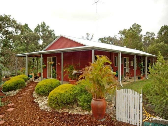 130 Armstrong Hills Dr, Lake Clifton, WA 6215