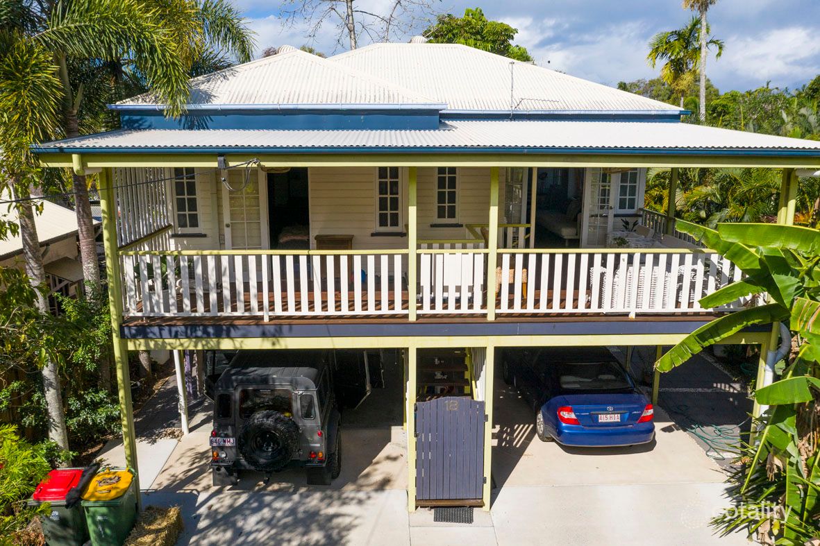 18 Acacia St, Holloways Beach, QLD 4878