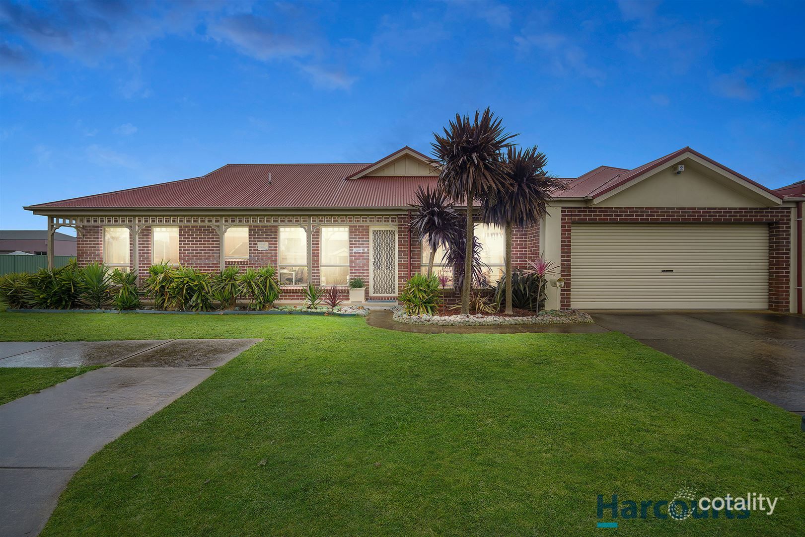 13 Taunton Pl, Lake Gardens, VIC 3355