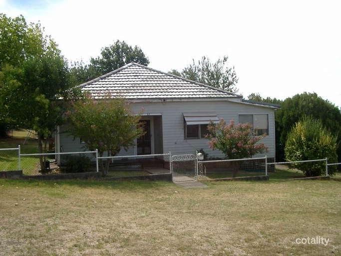 13 Clarke St, Tumut, NSW 2720