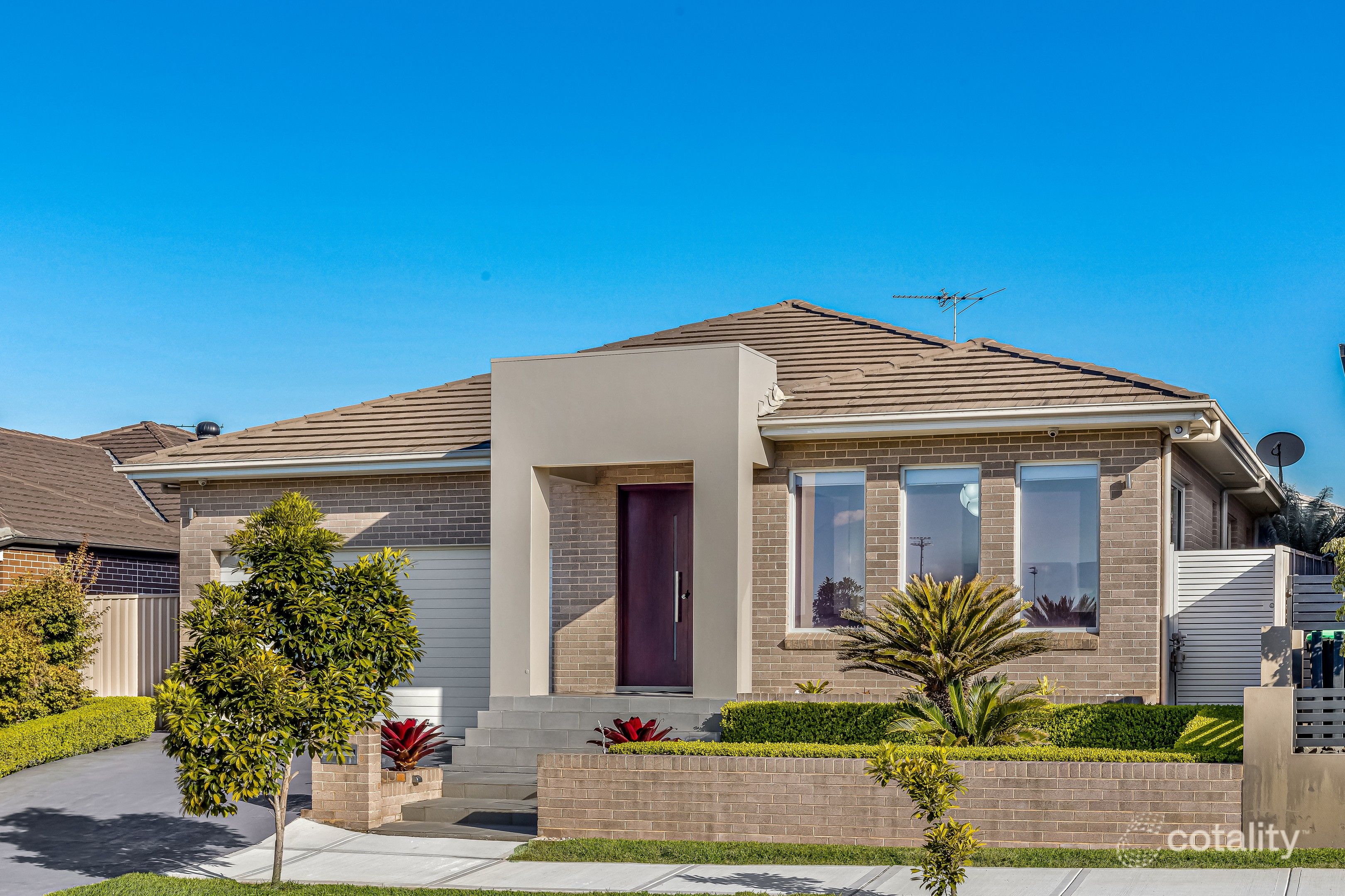 6 Dekanzo Ave, Middleton Grange, NSW 2171