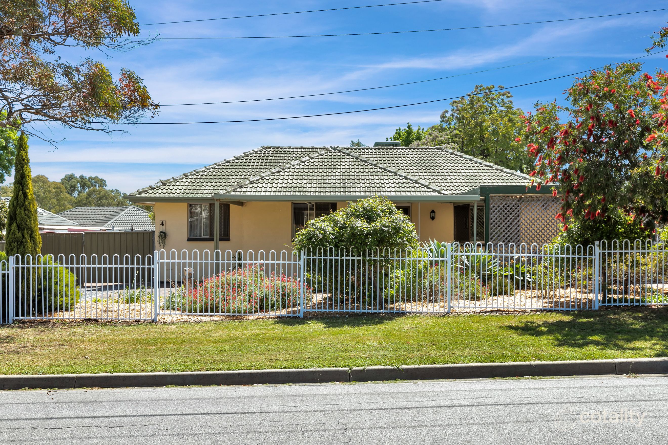 4 Nottingham Cres, Valley View, SA 5093
