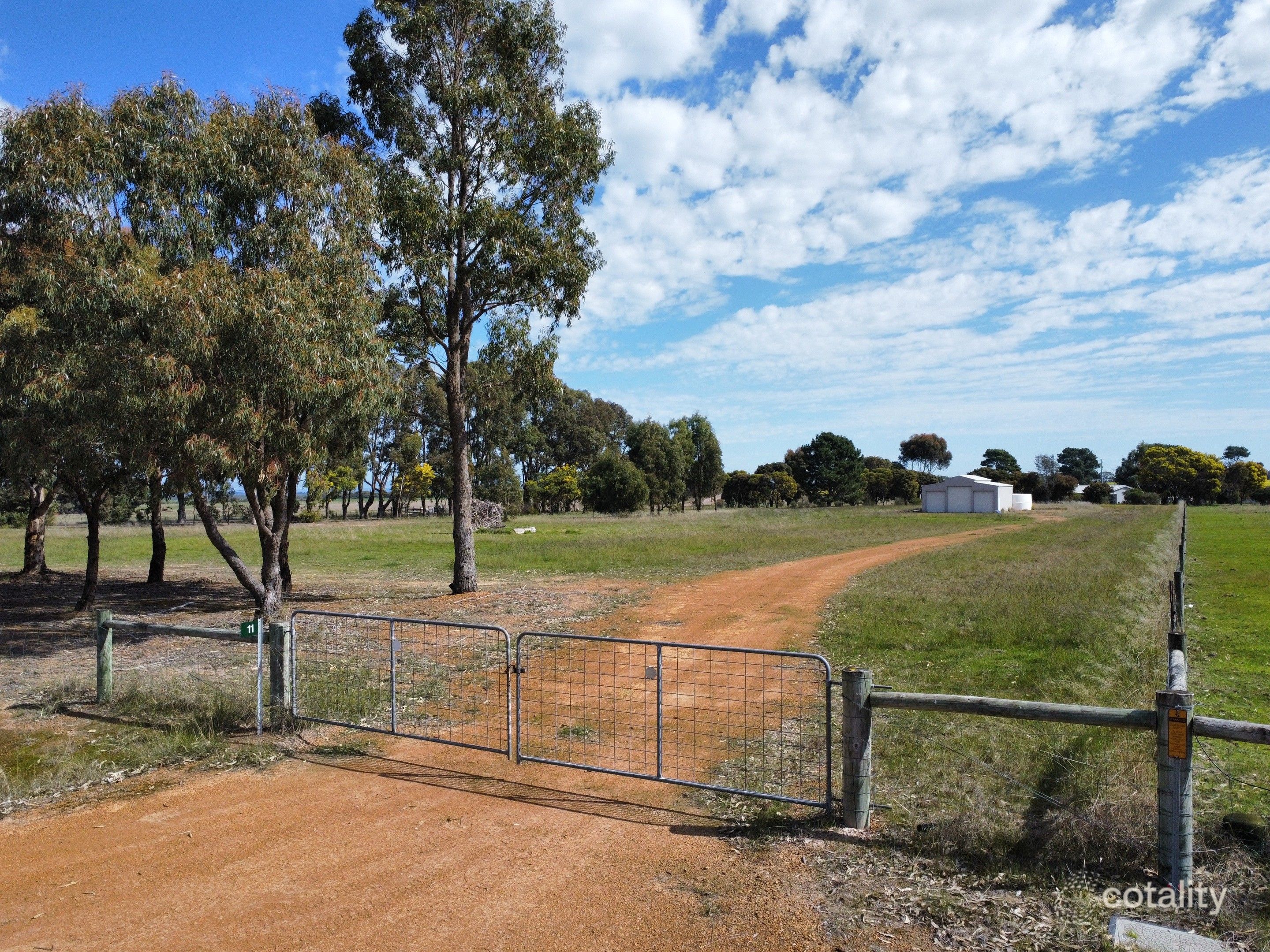 11 Ivy Larmour Dr, Gibson, WA 6448