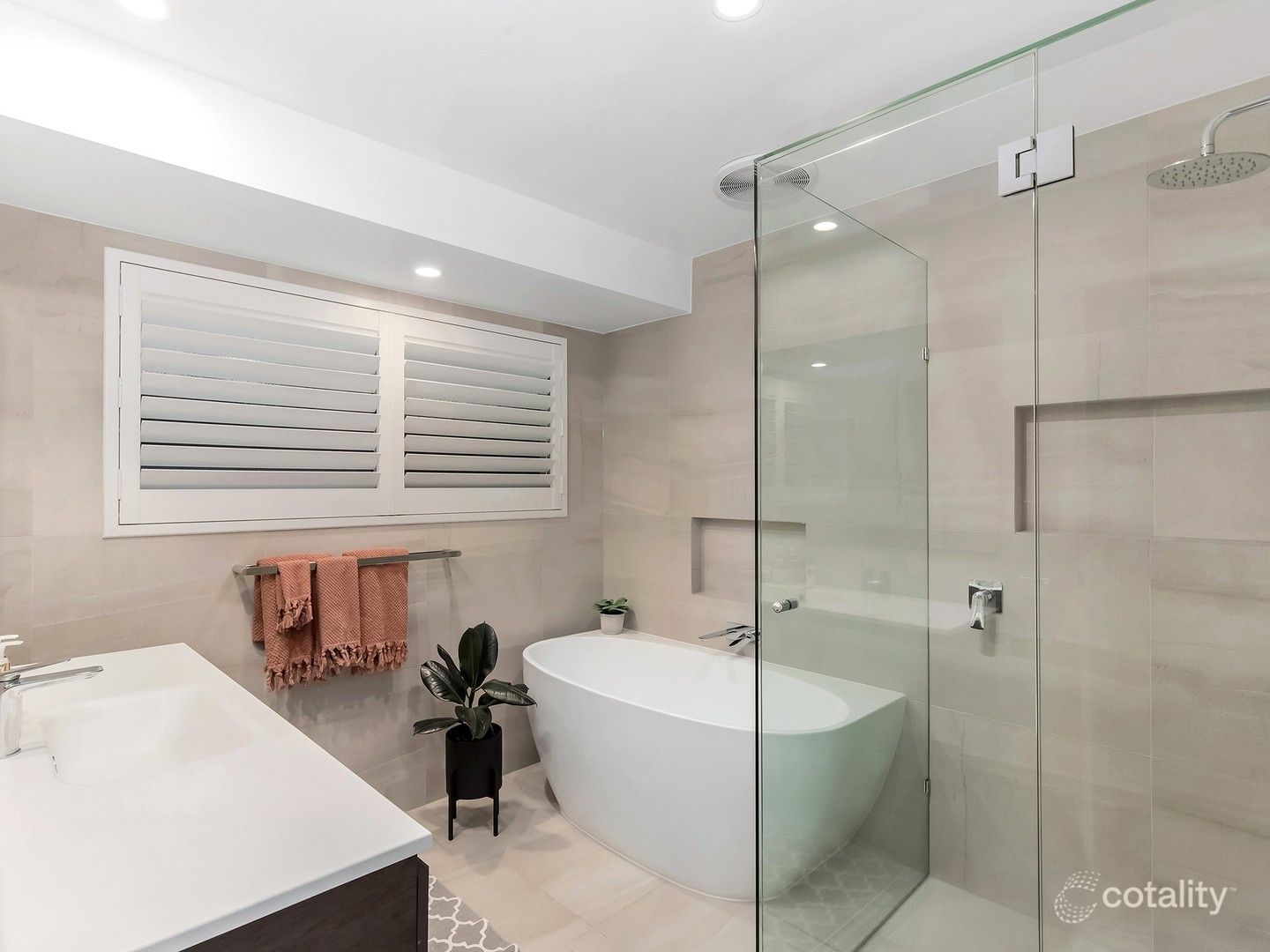 136 Santa Cruz Bvd, Clear Island Waters, QLD 4226