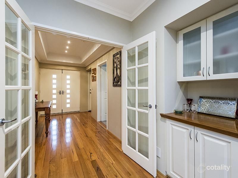 6 Lorea Loop, Halls Head, WA 6210