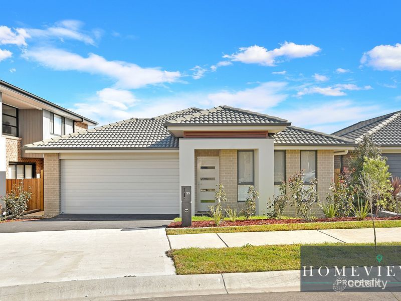 35 Buckingham Loop, Oran Park, NSW 2570